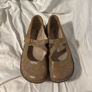 Alegria women’s Mary Jane clogs suede shimmer size 7.5/8  (C01)